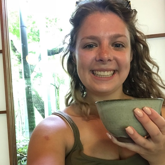 Meet your Posher, Hannah - Picture 2 of 2